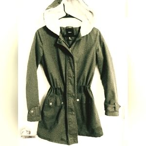 FOREVER 21 Olive green quilted, faux-fur hooded, drawstring coat, size S